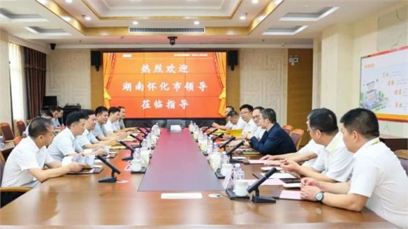 湖南省懷化市長(zhǎng)黎春秋來(lái)超威集團(tuán)考察